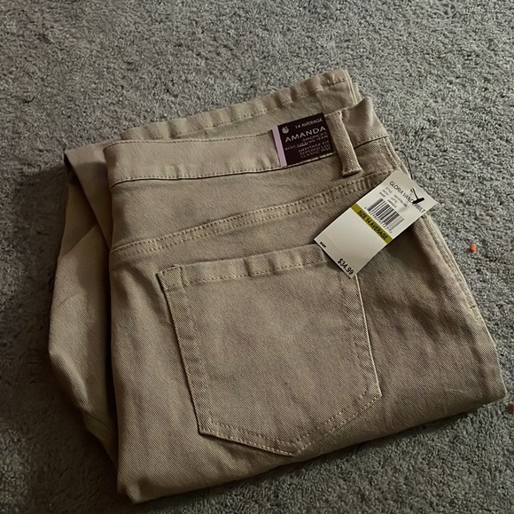 Gloria Vanderbilt Jeans - Picture 2 of 2